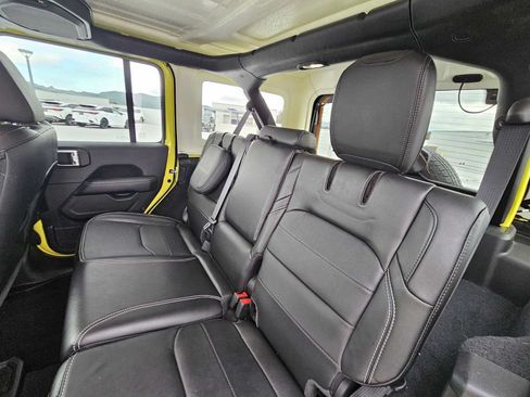 Used 2023 Jeep Wrangler Unlimited Sahara AWD/4WD image 17