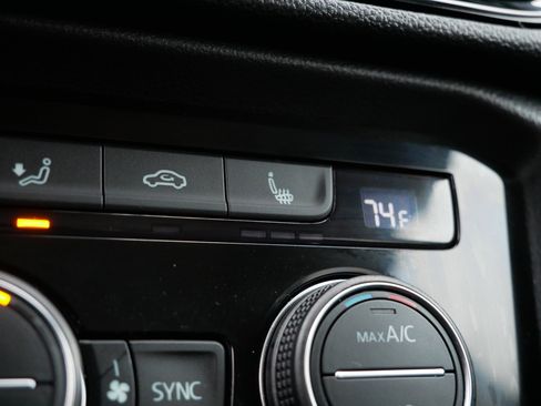 Used 2024 Volkswagen Taos SE w/ Panoramic Sunroof Package image 33