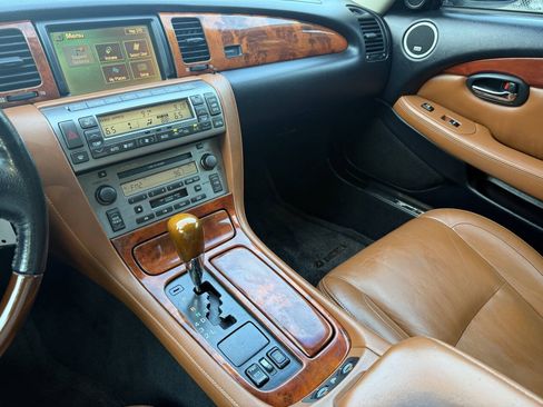 Used 2005 Lexus SC 430 Convertible RWD image 6