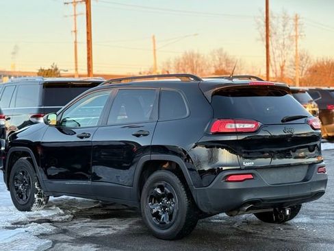 Used 2018 Jeep Cherokee Altitude image 37