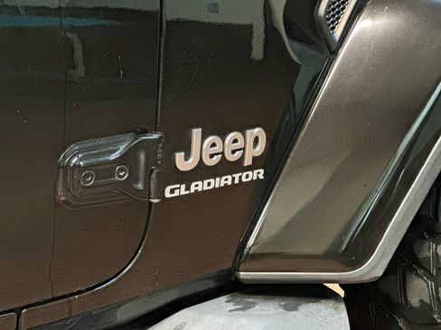 Certified 2021 Jeep Gladiator Overland w/ Popular Equipment Package AWD/4WD image 25