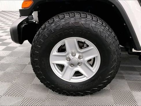 Used 2023 Jeep Gladiator Sport AWD/4WD image 10