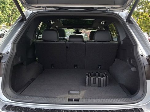 Used 2024 Volkswagen Tiguan SE R-Line image 29