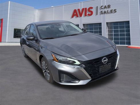 Used 2024 Nissan Altima 2.5 SV image 3