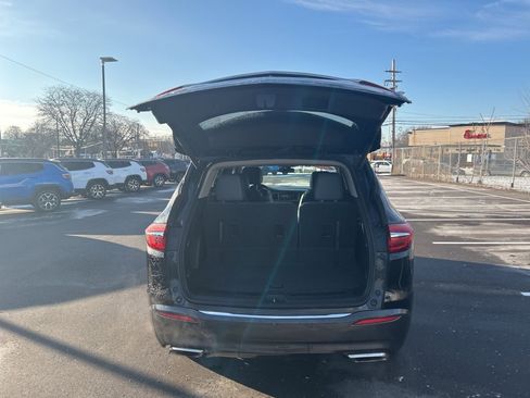 Used 2020 Buick Enclave Essence image 10