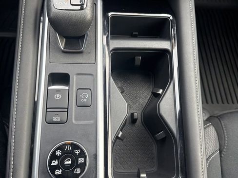 Used 2024 Nissan Pathfinder SV image 30