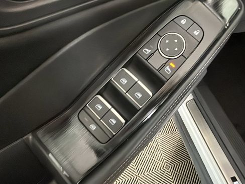 Used 2023 Nissan Rogue SL AWD/4WD image 12