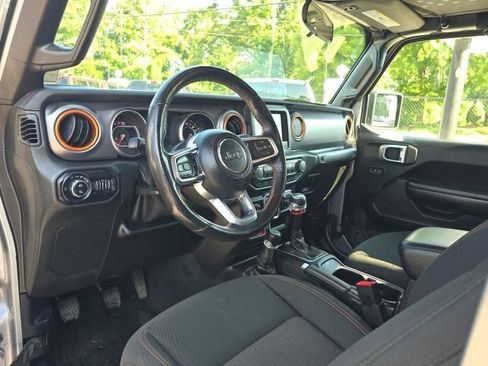 Used 2020 Jeep Gladiator Mojave w/ Cold Weather Group AWD/4WD image 28