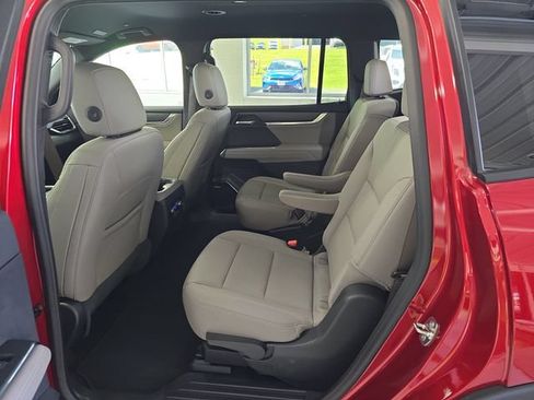 Certified 2024 GMC Acadia Elevation AWD/4WD image 10