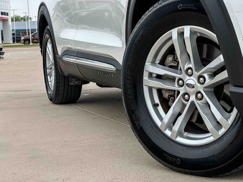 Used 2022 Ford Explorer XLT RWD image 9