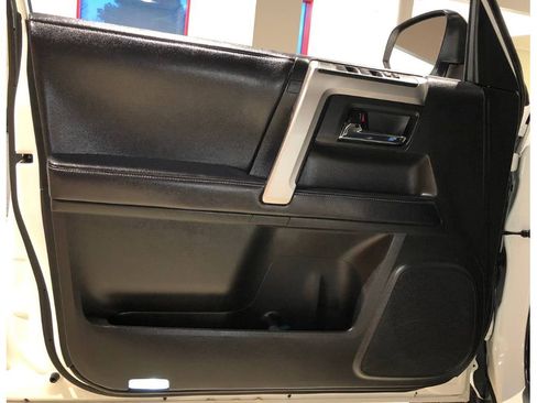 Used 2018 Toyota 4Runner SR5 Premium image 18