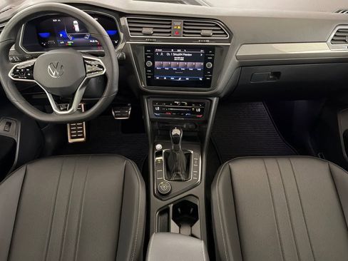 Used 2024 Volkswagen Tiguan SE R-Line image 3