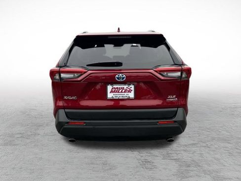 Used 2019 Toyota RAV4 XLE image 6