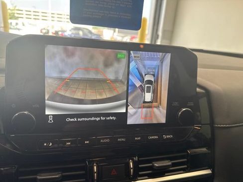 Used 2025 Nissan Pathfinder SL w/ Black Appearance Package FWD image 12