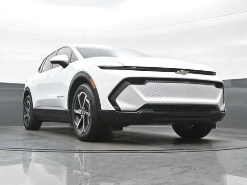 Used 2025 Chevrolet Equinox EV LT FWD image 30