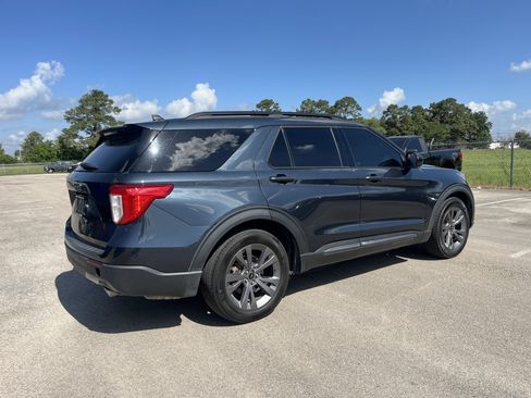 Used 2023 Ford Explorer XLT w/ Equipment Group 202A RWD image 2