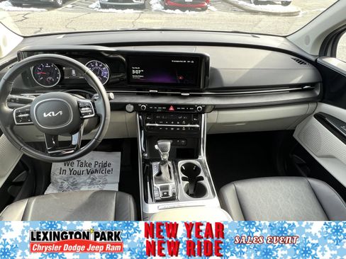Used 2024 Kia Carnival EX image 23