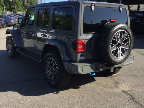Used 2022 Jeep Wrangler Unlimited Sahara AWD/4WD image 3
