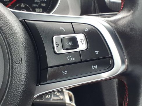 Used 2016 Volkswagen Golf 4-Door FWD image 9