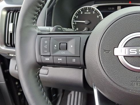 Used 2024 Nissan Pathfinder SL w/ SL Premium Package image 17