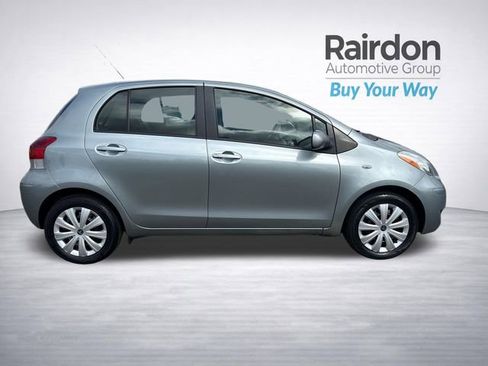 Used 2010 Toyota Yaris 4-Door Hatchback FWD image 8