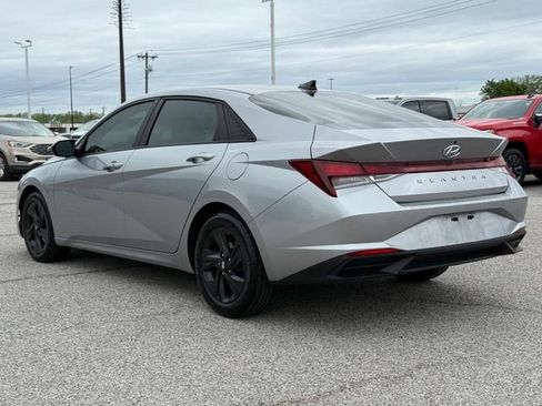 Used 2022 Hyundai Elantra SEL w/ Convenience Package image 3