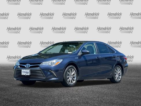 Used 2017 Toyota Camry XLE w/ Moonroof Package FWD image 9