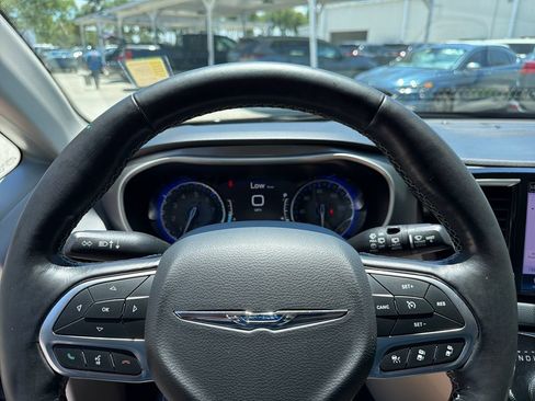 Used 2021 Chrysler Pacifica Touring-L FWD image 19