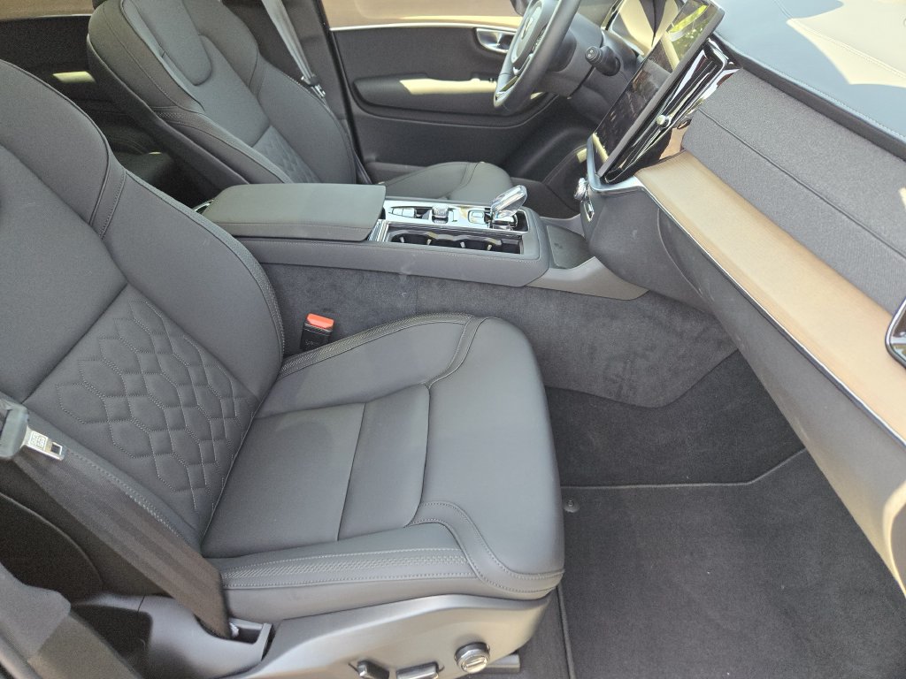 Used 2026 Volvo XC90 B6 Plus w/ Protection Package Premier AWD/4WD image 11