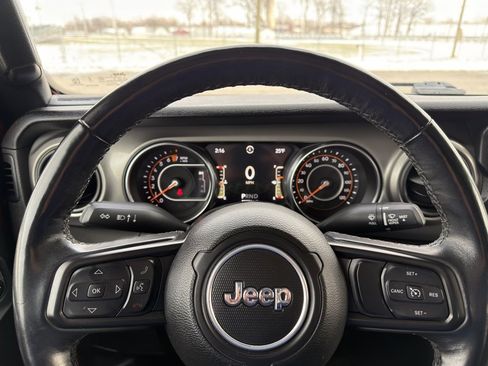 Used 2021 Jeep Gladiator Willys image 36