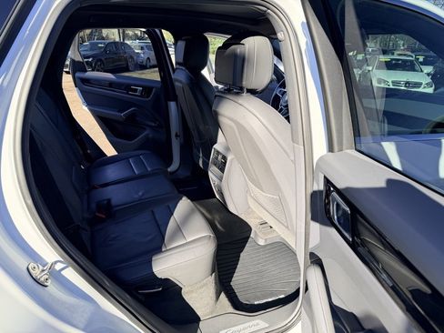 Used 2019 Porsche Cayenne image 27