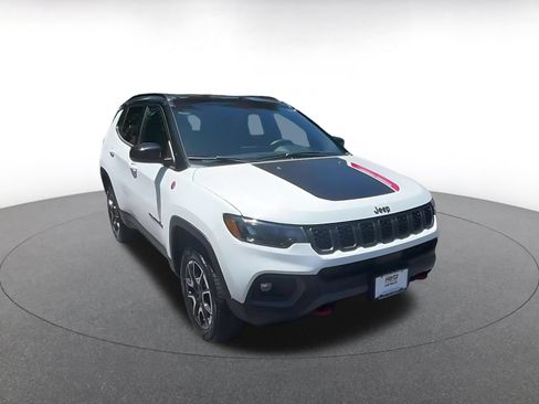 Used 2025 Jeep Compass Trailhawk AWD/4WD image 3