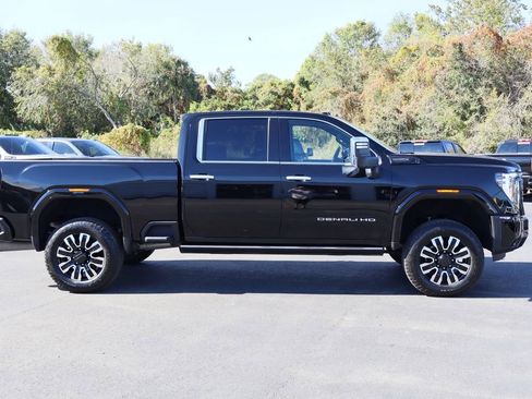 Used 2024 GMC Sierra 2500 Denali Ultimate image 9