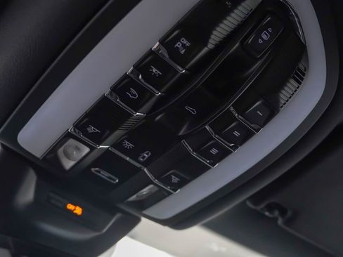 Certified 2026 Porsche Macan image 19