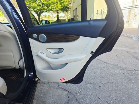 Used 2017 Mercedes-Benz GLC 300 4MATIC image 29