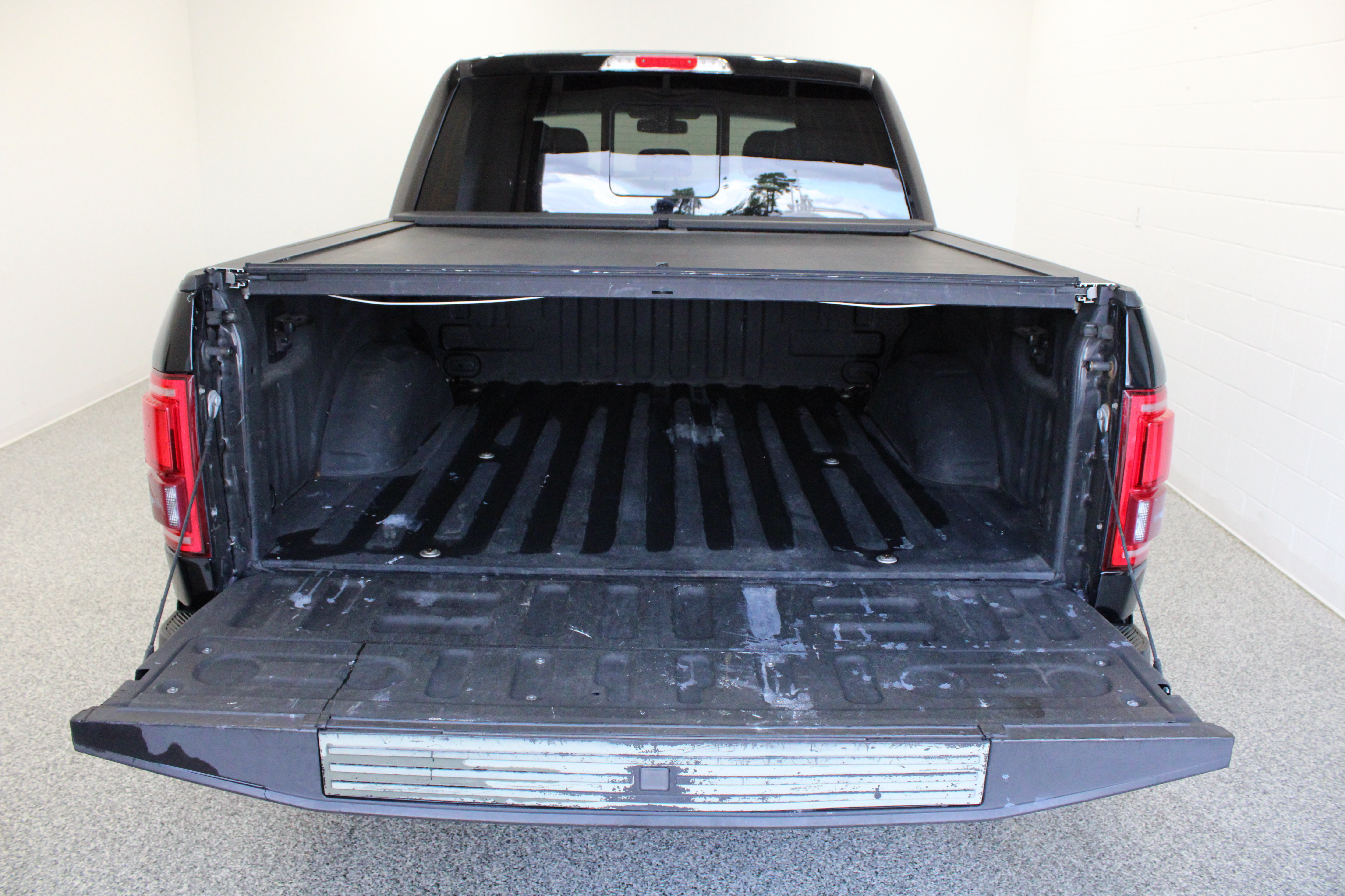 Used 2017 Ford F150 Lariat w/ Equipment Group 502A Luxury RWD image 9