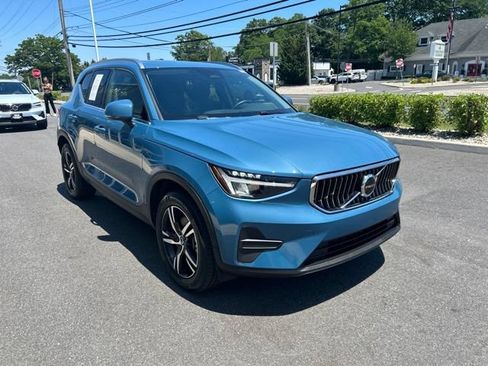 Used 2025 Volvo XC40 B5 Core AWD/4WD image 6