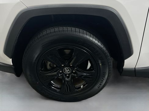 Used 2019 Toyota RAV4 XLE FWD image 13
