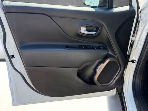 Used 2023 Jeep Renegade Latitude AWD/4WD image 23