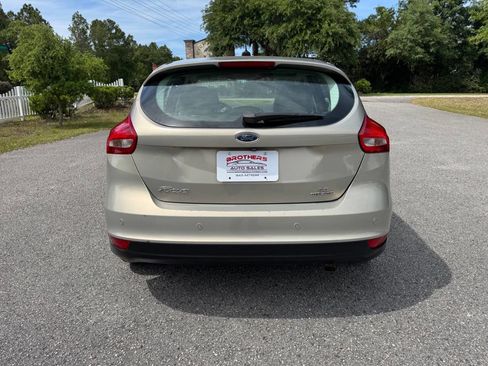 Used 2015 Ford Focus SE FWD image 5