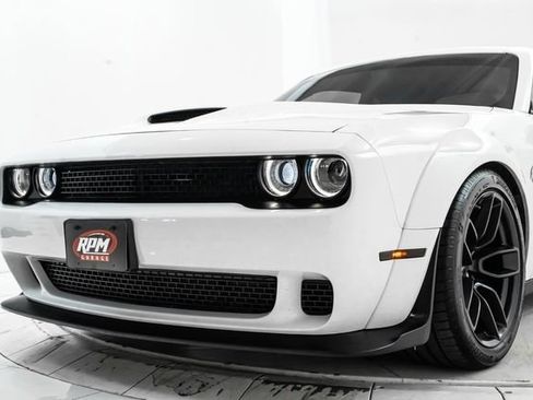 Used 2018 Dodge Challenger SRT Hellcat RWD image 17