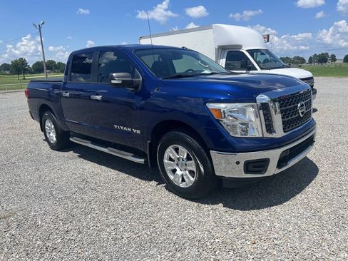 Used 2018 Nissan Titan SV w/ SV Convenience Package AWD/4WD image 1