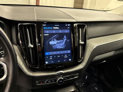 Used 2025 Volvo XC60 B5 Plus image 8