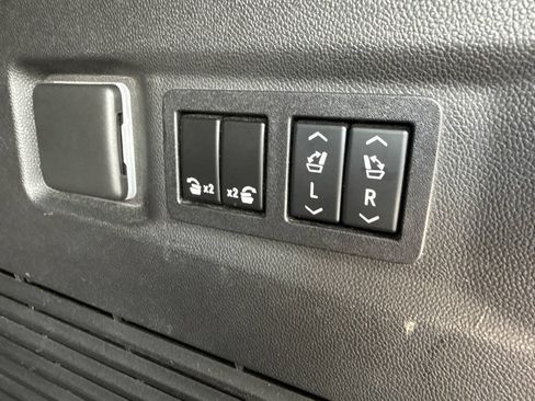 Used 2021 GMC Yukon Denali w/ LPO, Illumination Package AWD/4WD image 15