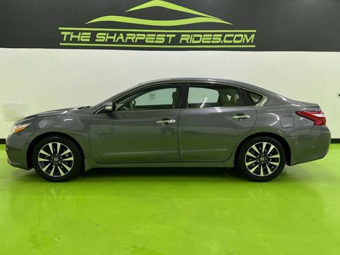 Used 2017 Nissan Altima 2.5 SV w/ Convenience Package FWD image 6