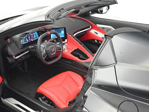 Used 2024 Chevrolet Corvette Stingray Preferred Conv w/ Z51 Performance Package RWD image 17