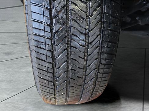 Used 2025 GMC Acadia Elevation image 31