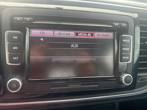 Used 2012 Volkswagen Beetle Launch Edition image 35