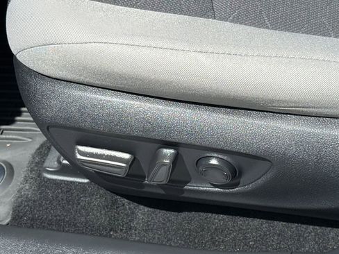 Used 2024 Toyota RAV4 XLE w/ Convenience Package image 24