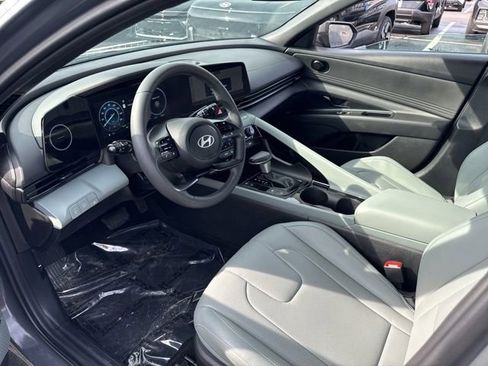 Used 2025 Hyundai Elantra Limited image 14
